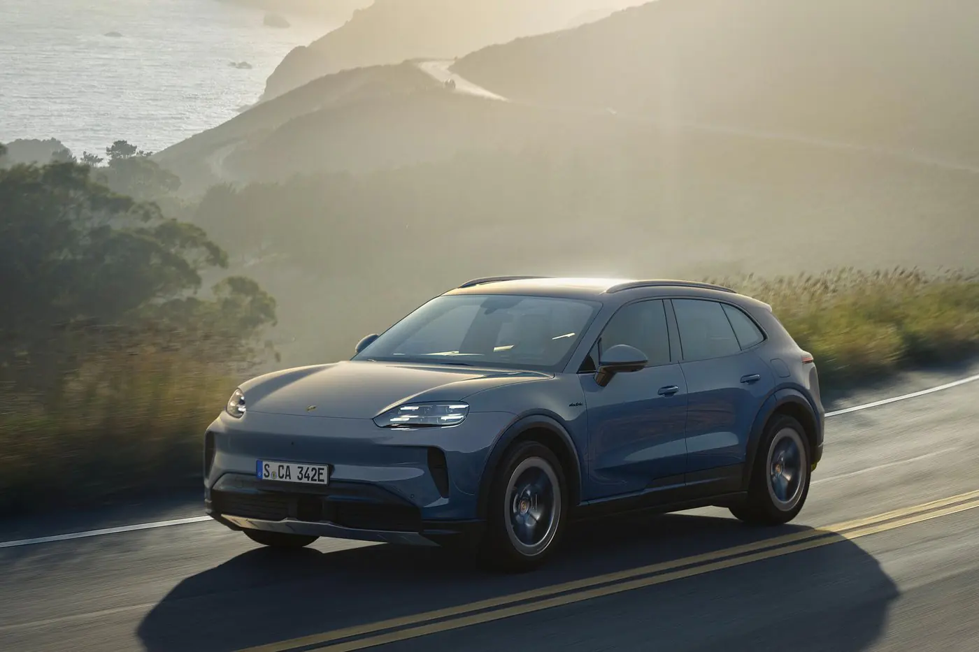 Золотая середина: кроссовер Porsche Cayenne S Electric пополнил семейство