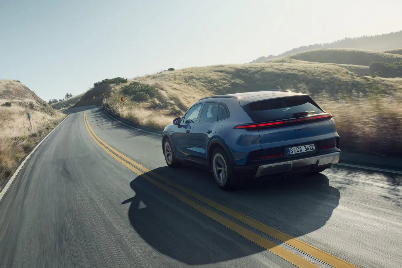 Золотая середина: кроссовер Porsche Cayenne S Electric пополнил семейство