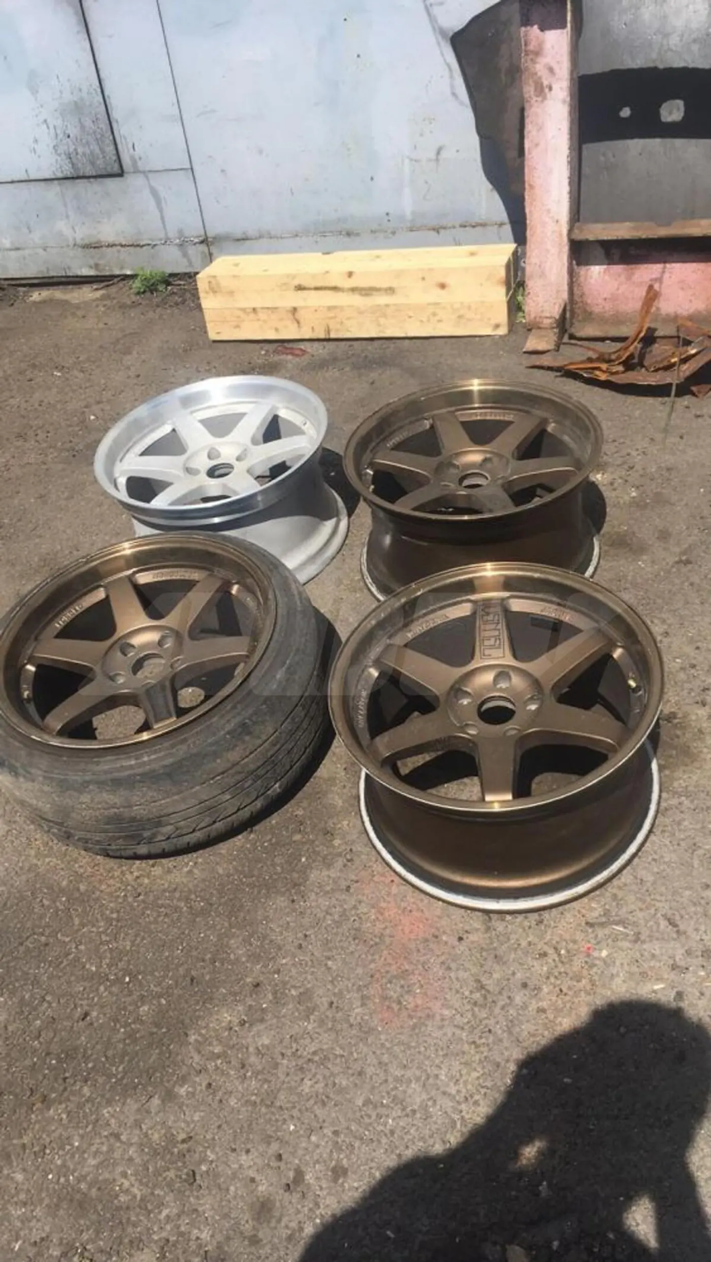 9.5xR18  Nissan   к Nissan