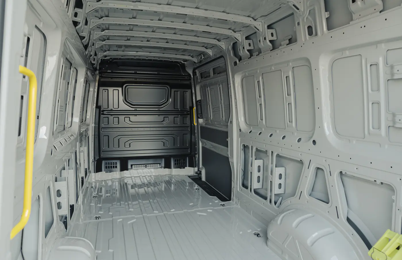Новые Volkswagen Crafter приехали в Минск: сколько они стоят и как их купить