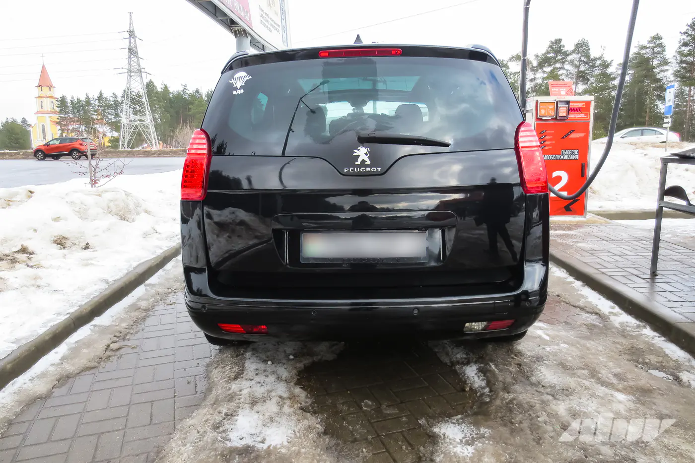 Peugeot_5008_сзади