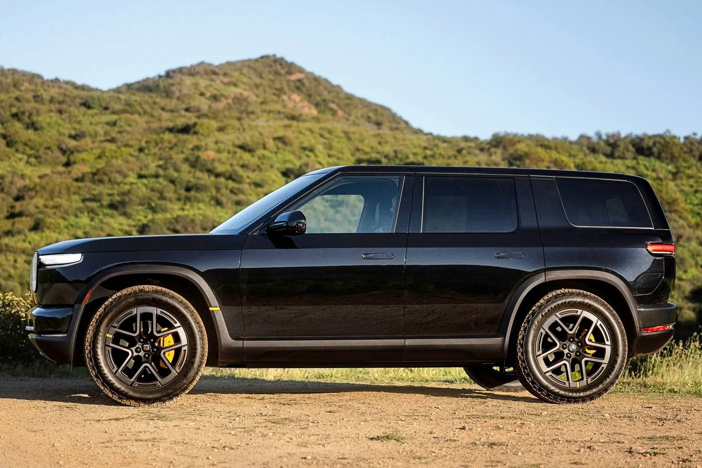 Rivian представила кроссовер R2, с которым рассчитывает потеснить на рынке Tesla Model Y