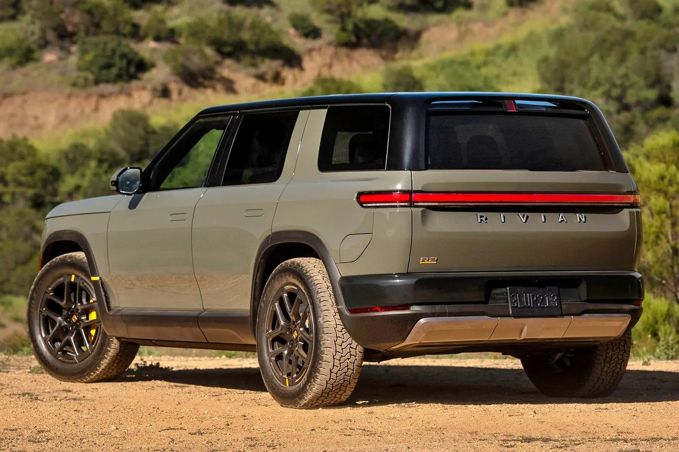 Rivian представила кроссовер R2, с которым рассчитывает потеснить на рынке Tesla Model Y