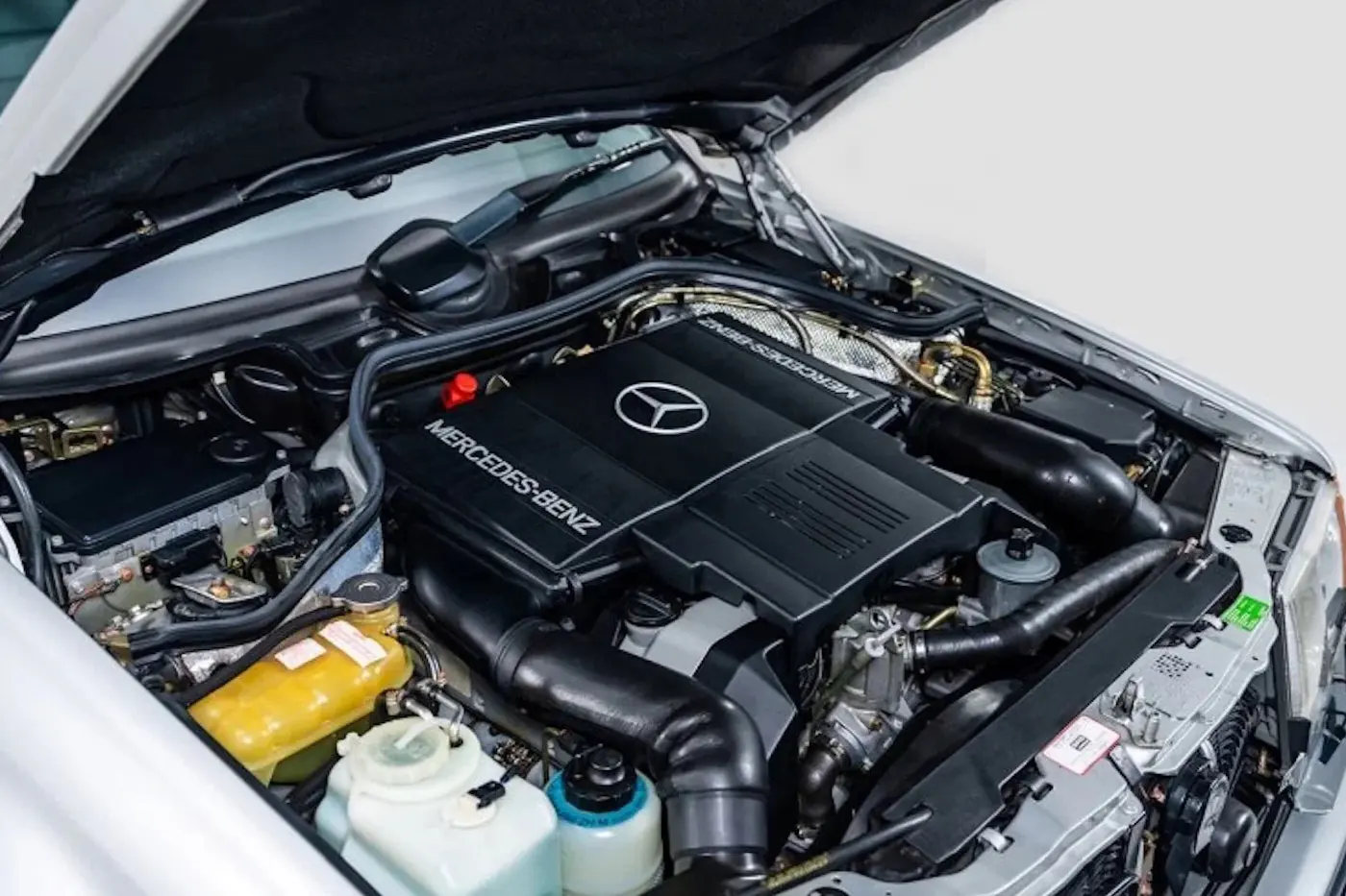 На аукционе продали самый дорогой Mercedes-Benz 500 E в истории