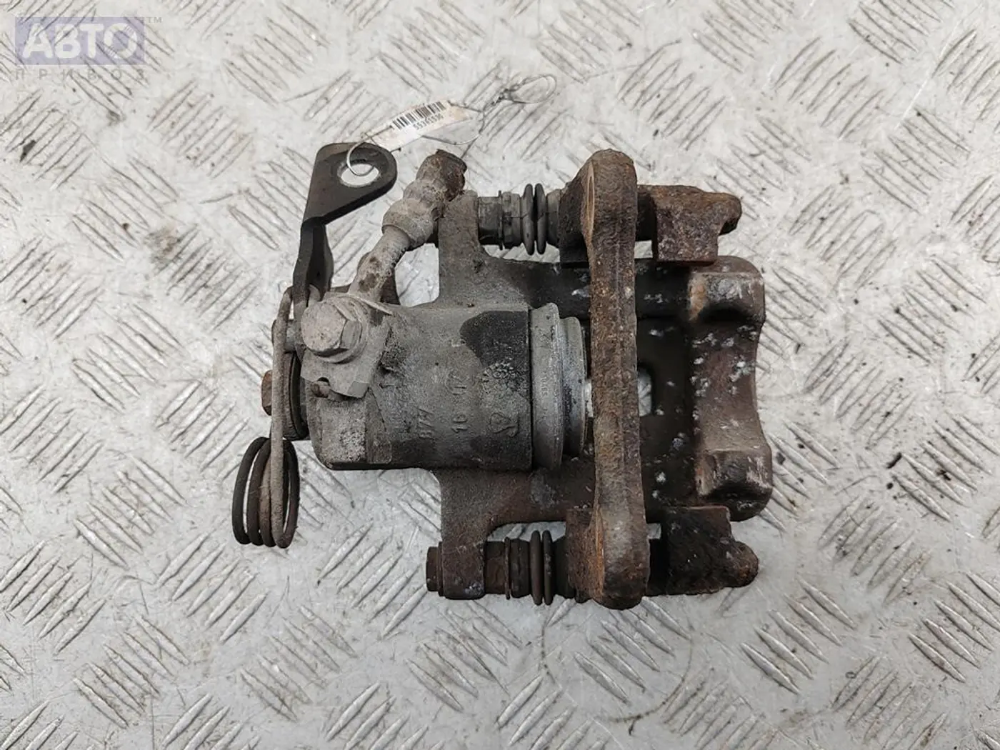 Суппорт к Audi A4 2000