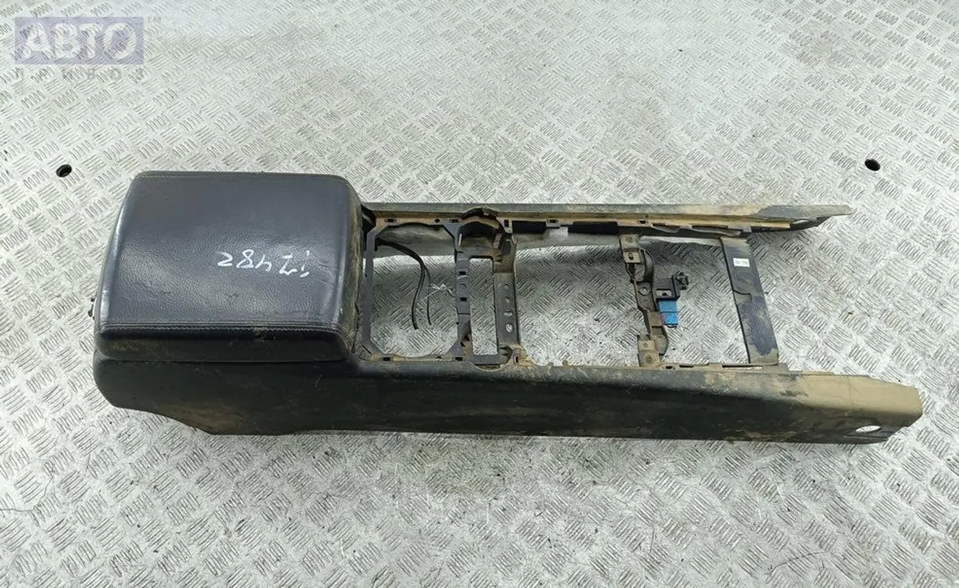 Подлокотник к Volkswagen Touareg 2006
