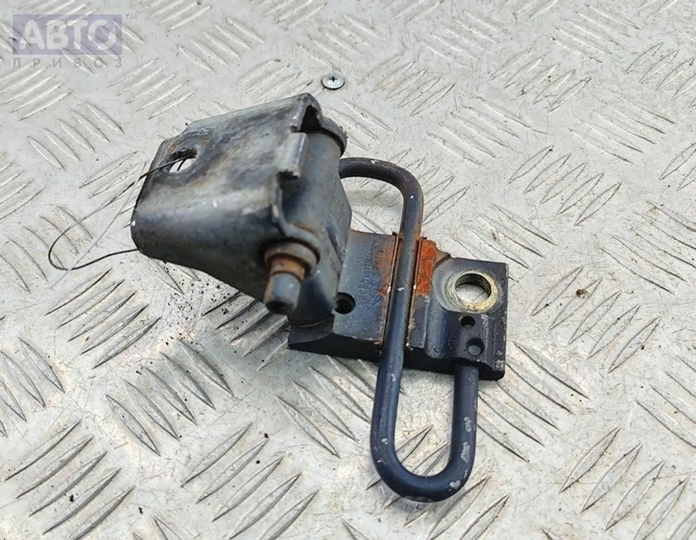 Петли к Volkswagen Golf 2003