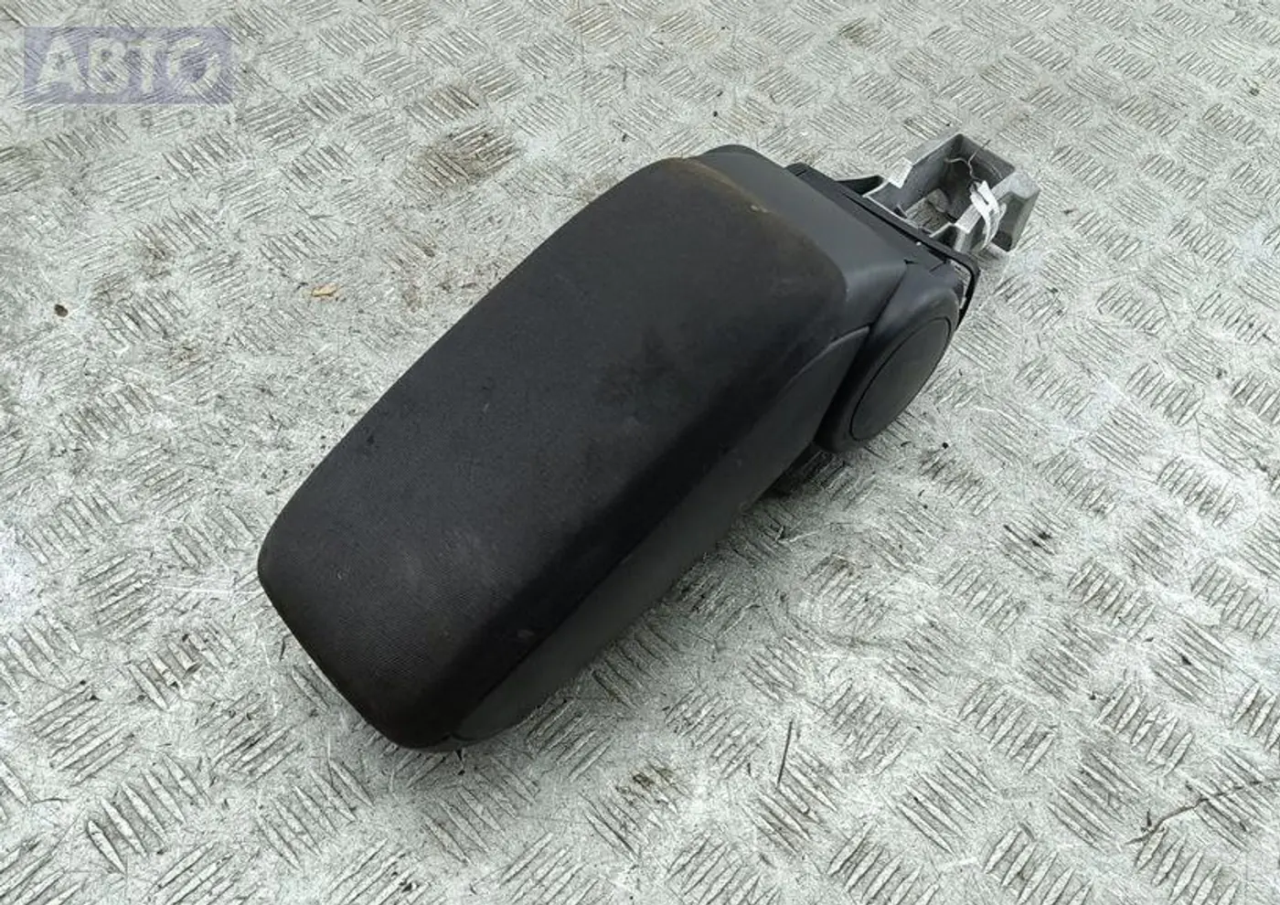 Подлокотник к Audi A3 2003