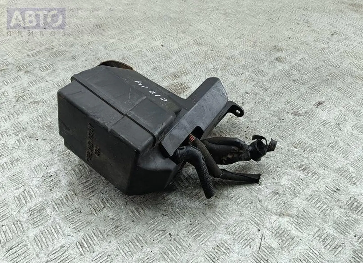 Короб предохранителей к Peugeot  2002