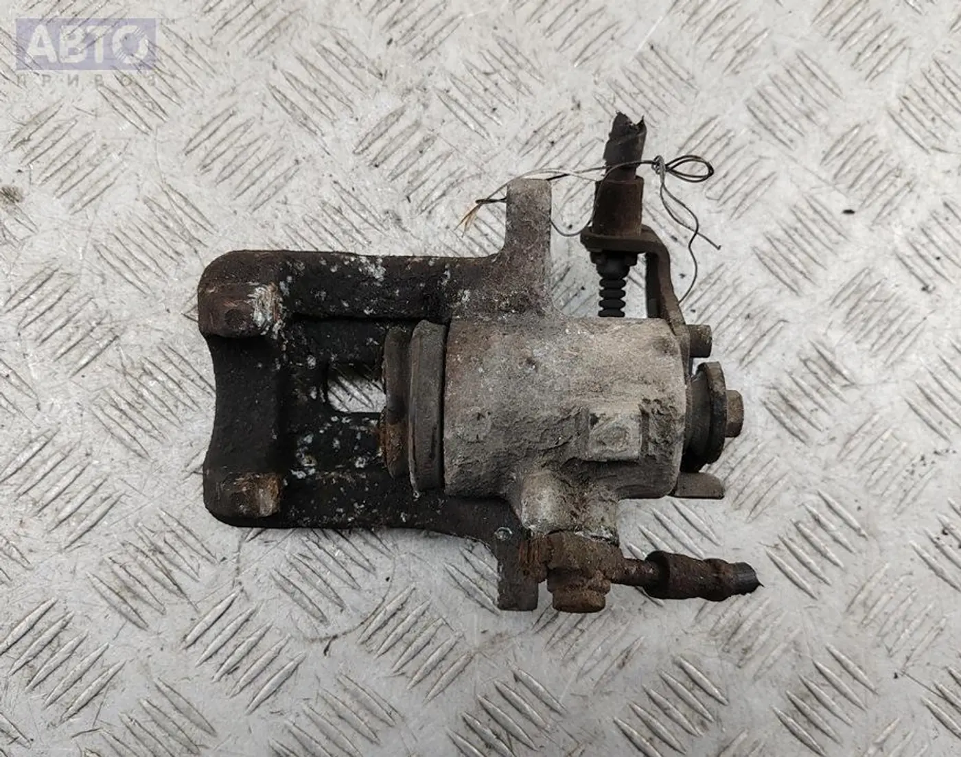 Суппорт к Audi A4 2003