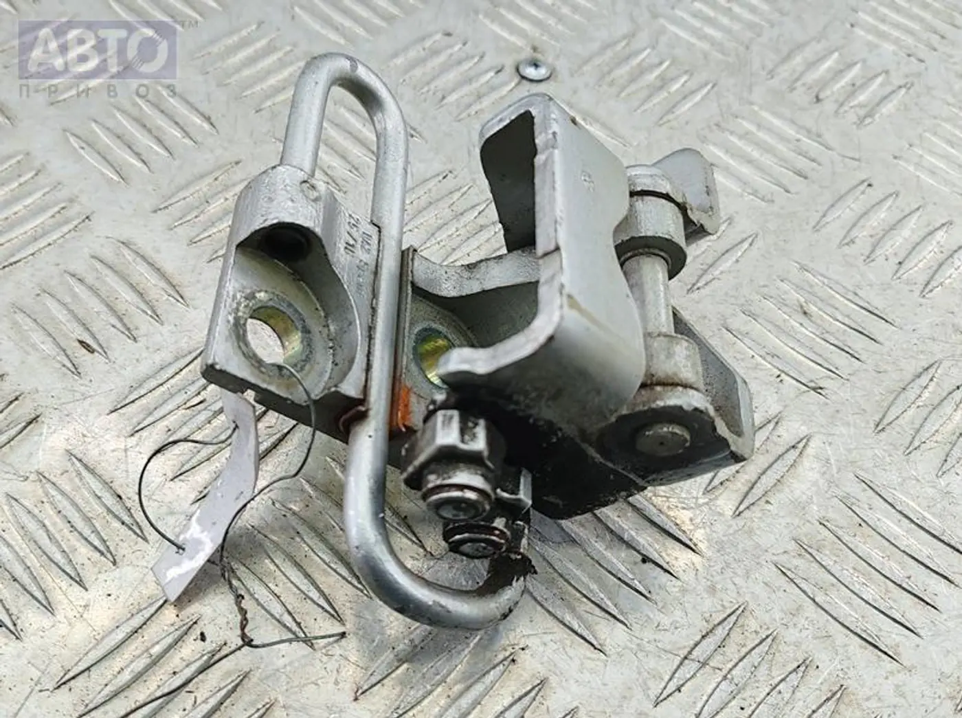 Петли к Volkswagen Golf 2010
