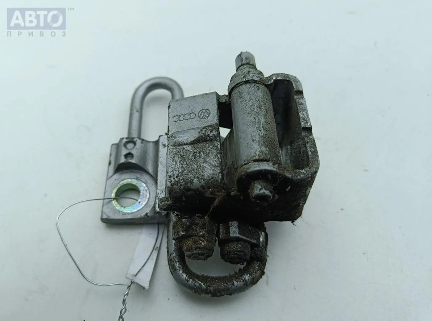 Петли к Volkswagen Golf 2002