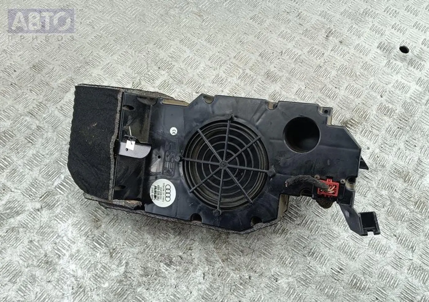 Сабвуфер к Audi A6 2000