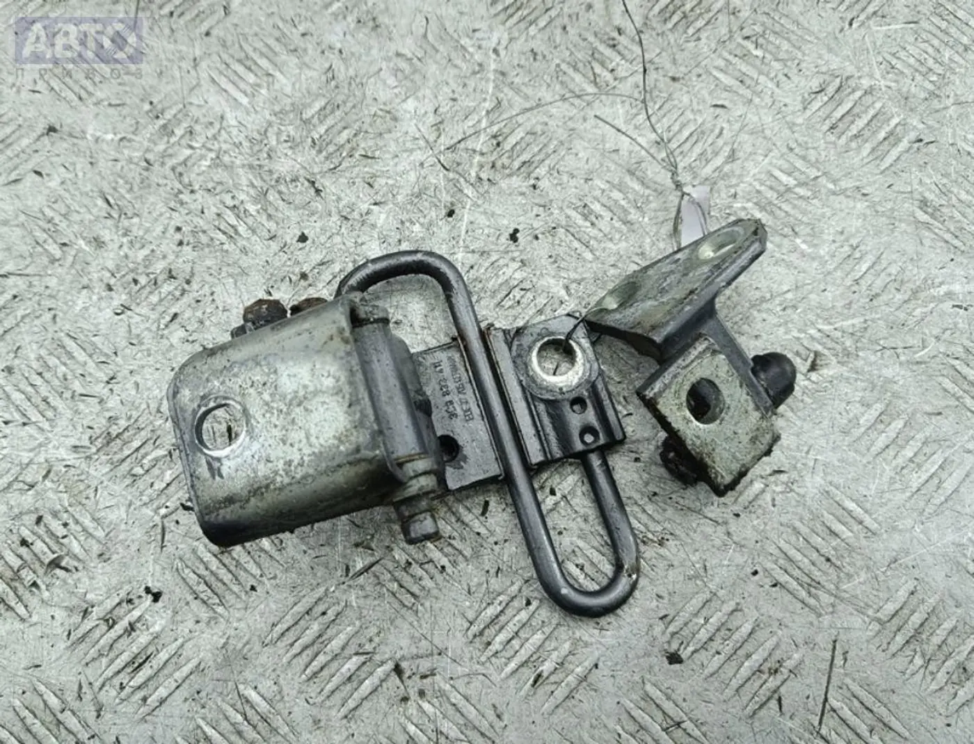 Петли к Volkswagen Passat 2005