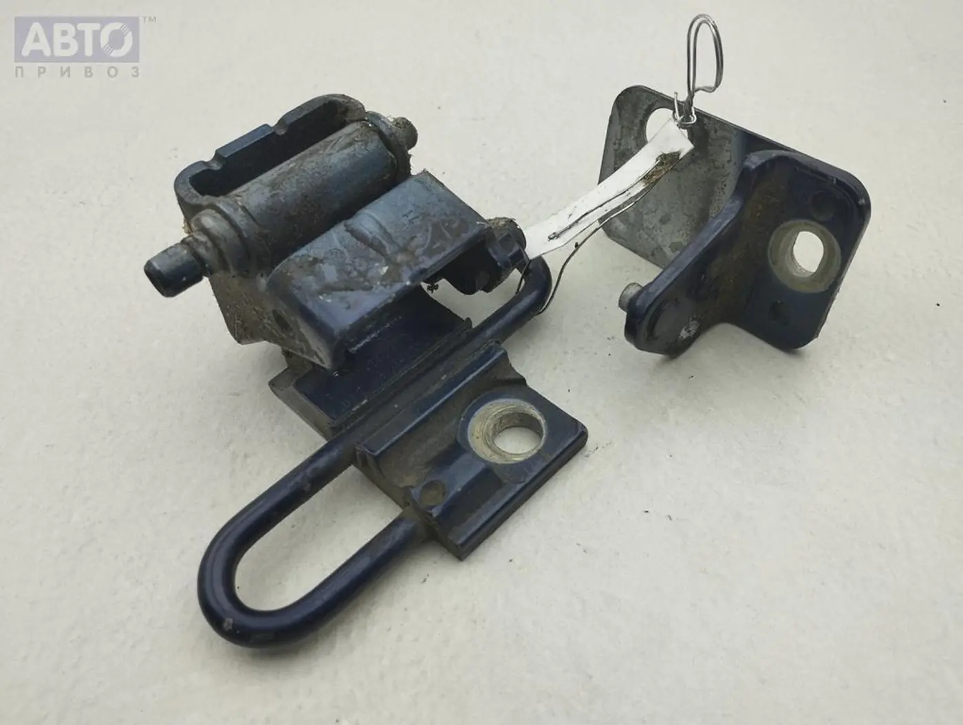 Петли к Volkswagen Golf 1999