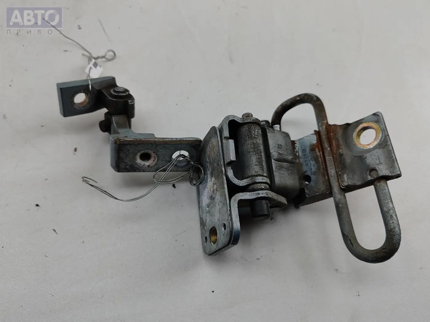 Петли к Audi A4 2001