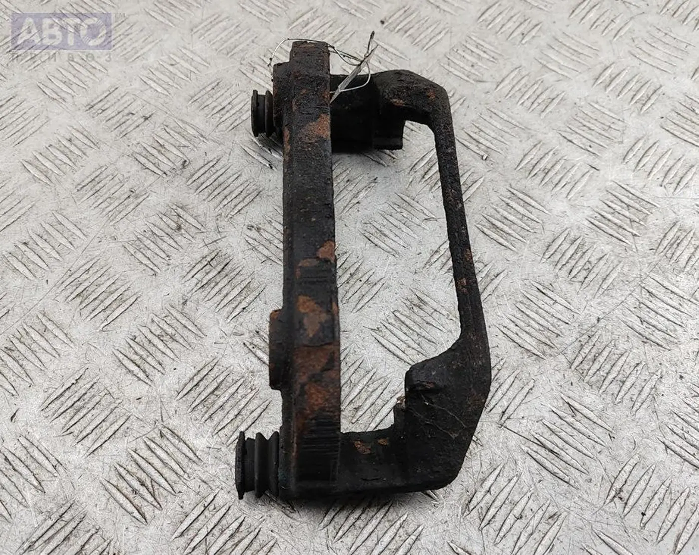 Скоба суппорта к Ford Transit 2005