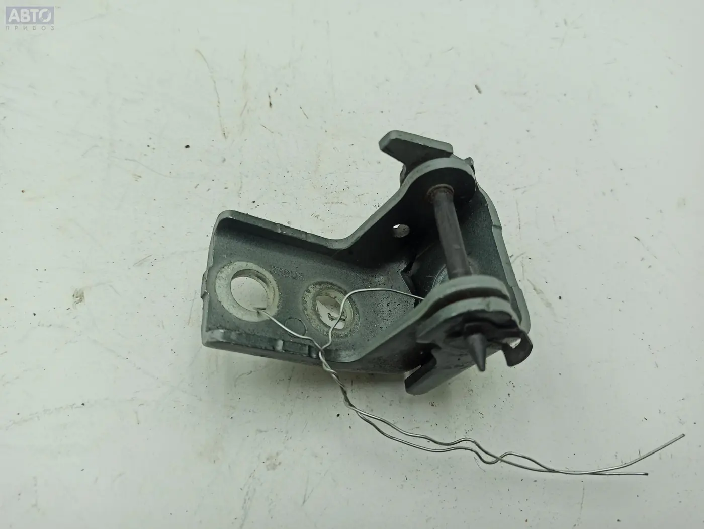 Петли к Peugeot 2008 2015