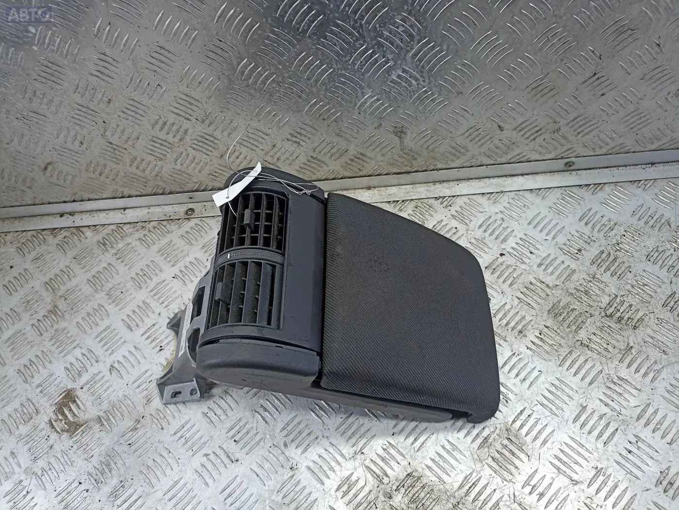 Подлокотник к Opel Vectra 2002