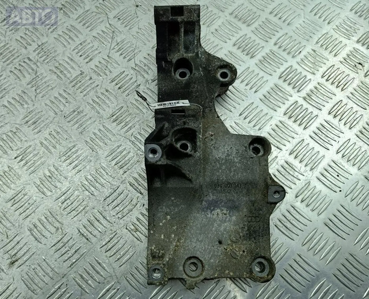 Кронштейн генератора к Audi A3 2003