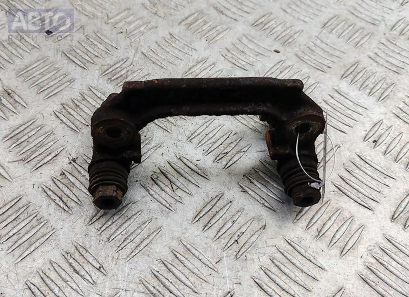 Скоба суппорта к Ford Focus 2001