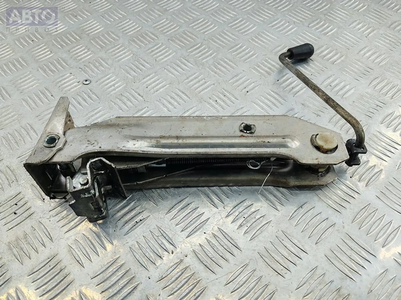 Домкрат к Volkswagen Golf 1999