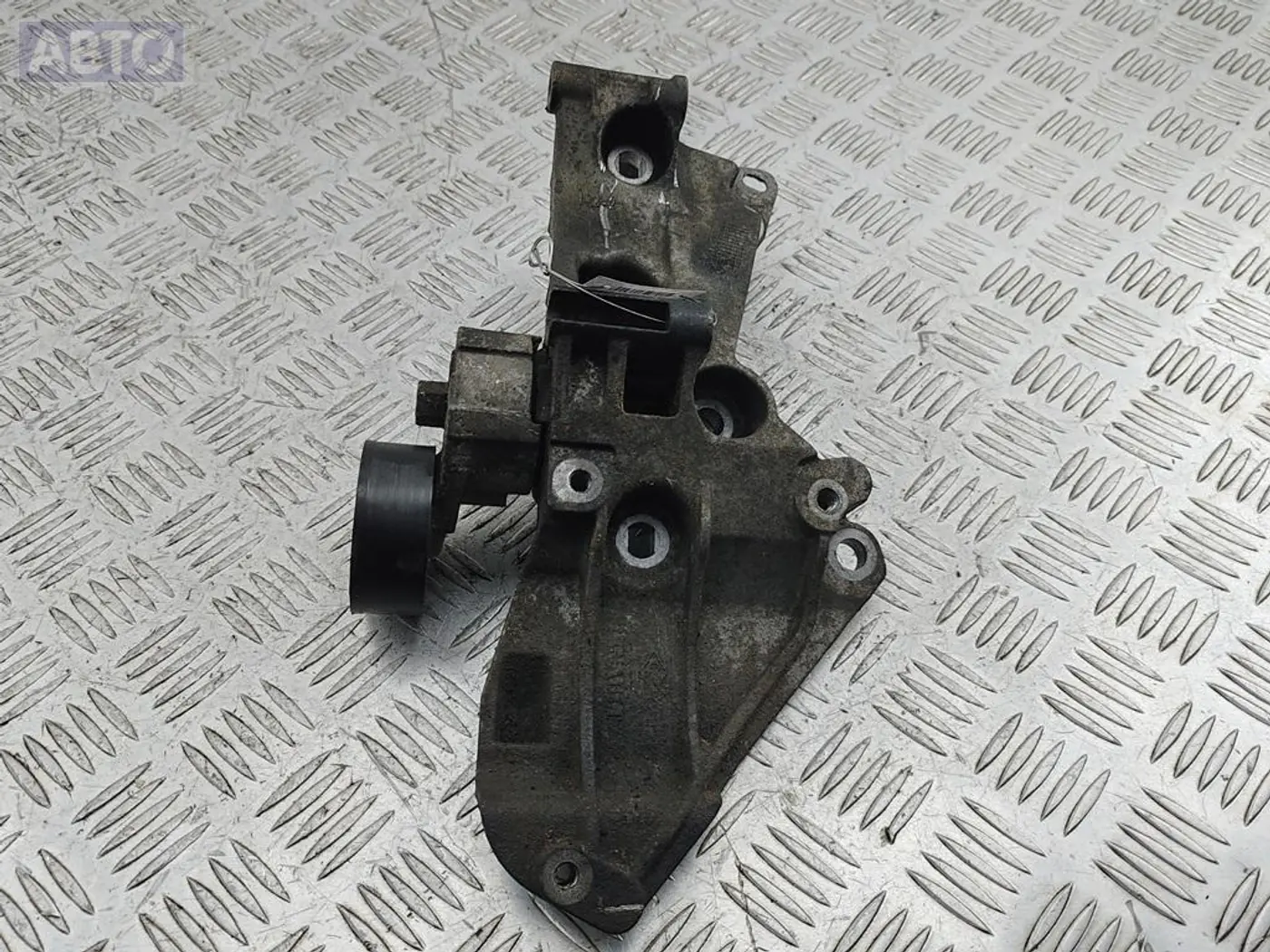 Кронштейн генератора к Renault Kangoo 2005