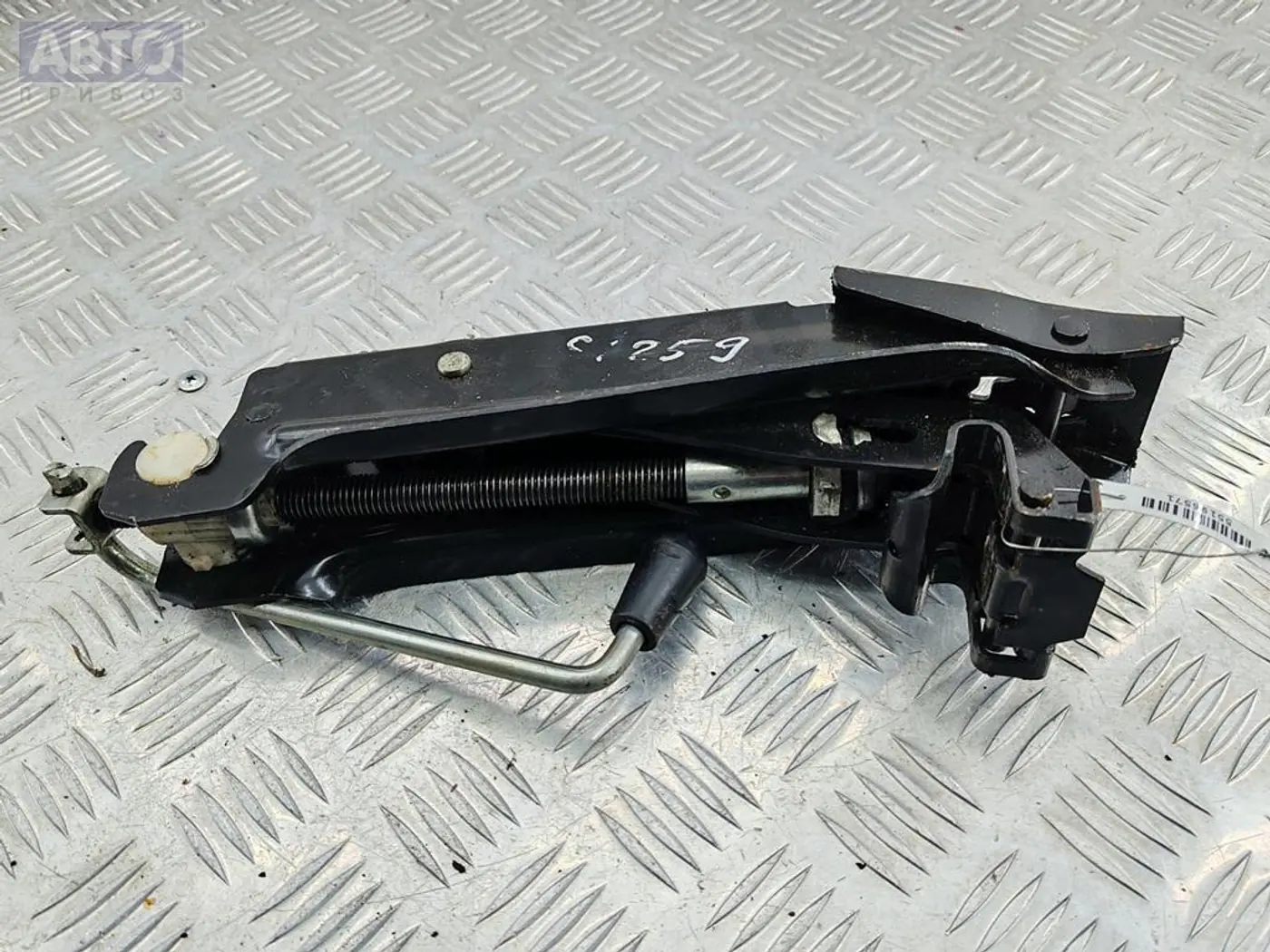 Домкрат к Volkswagen Golf 2010