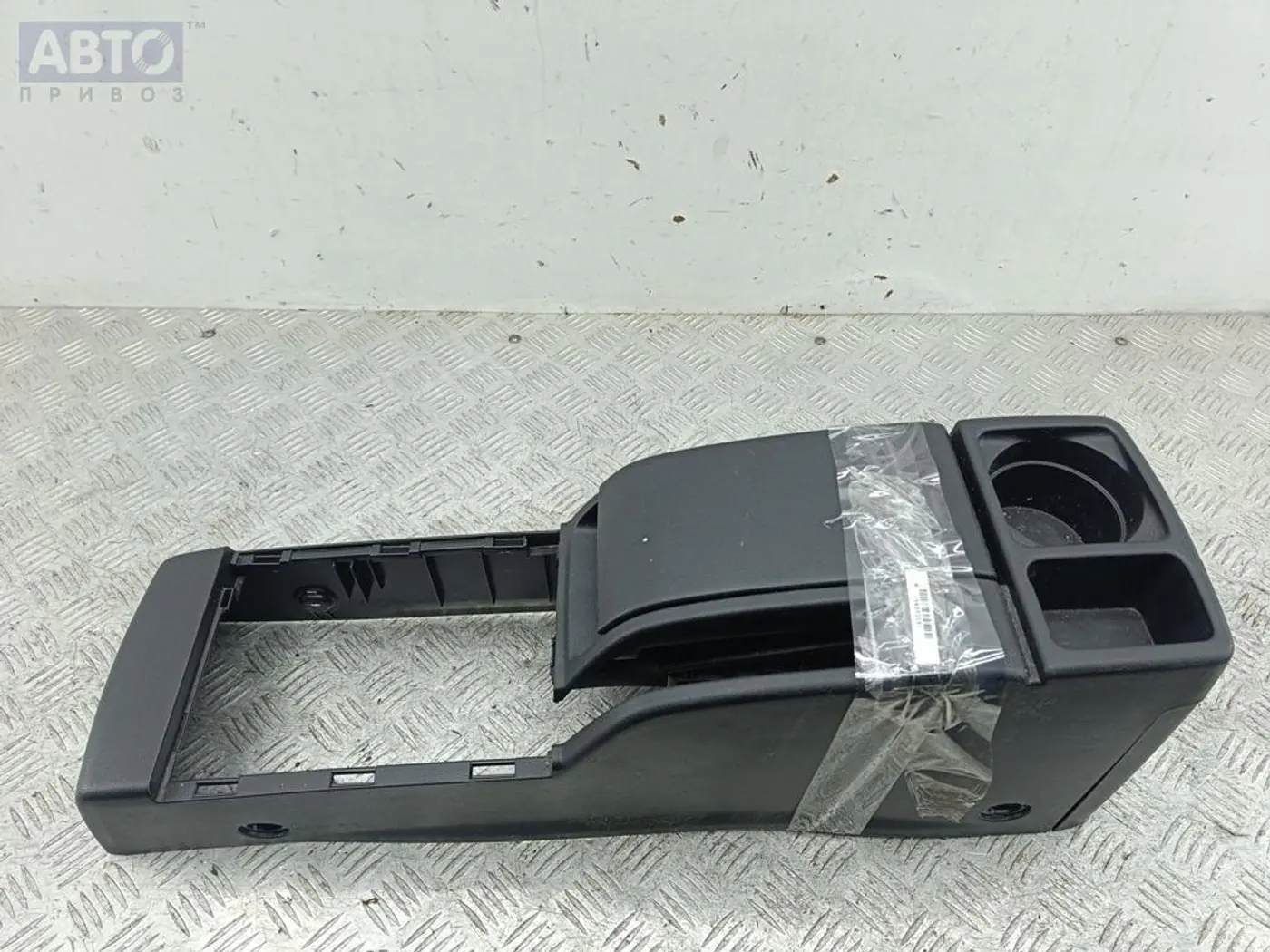 Подлокотник к Mazda 5 2006
