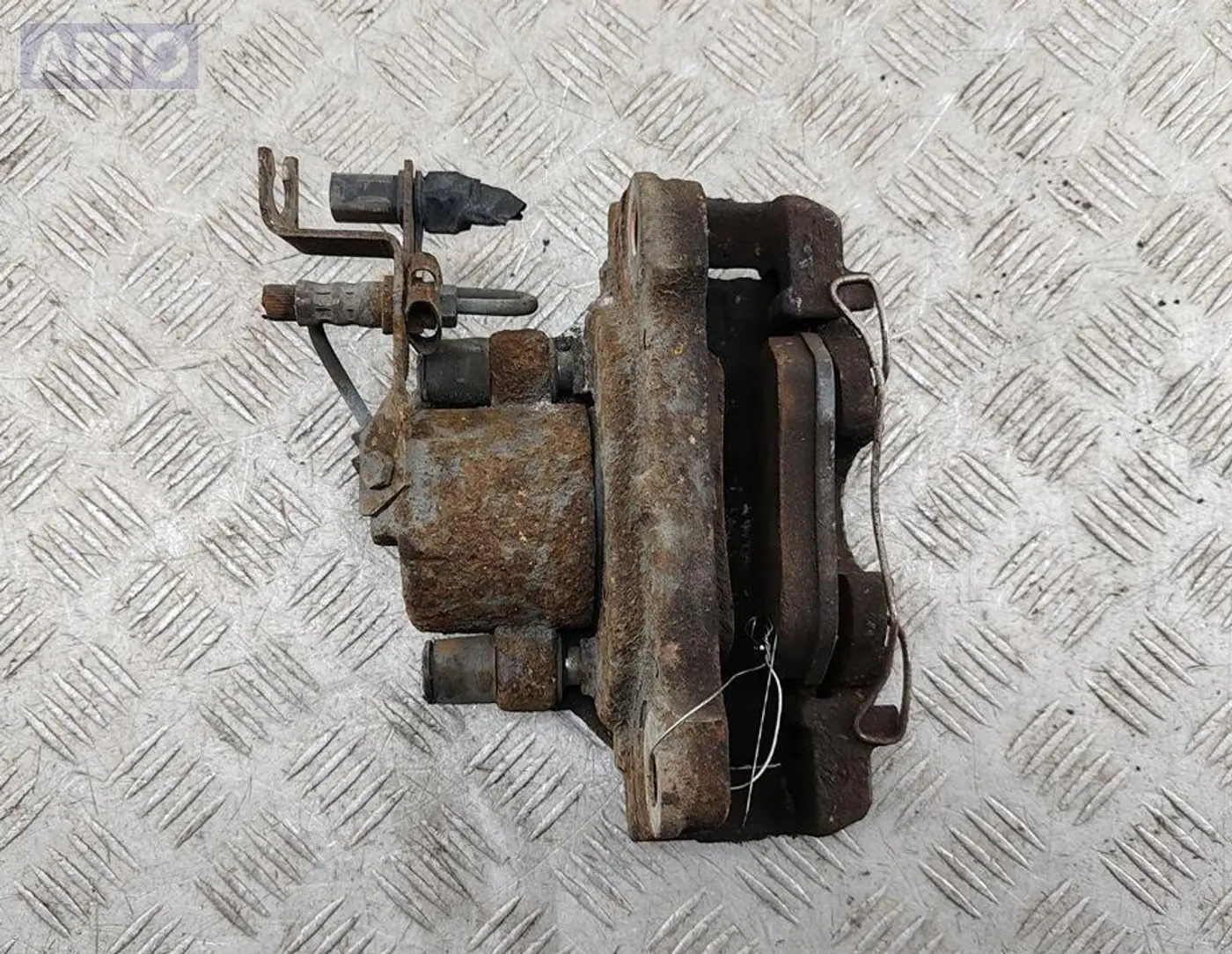 Суппорт к Audi A4 2001