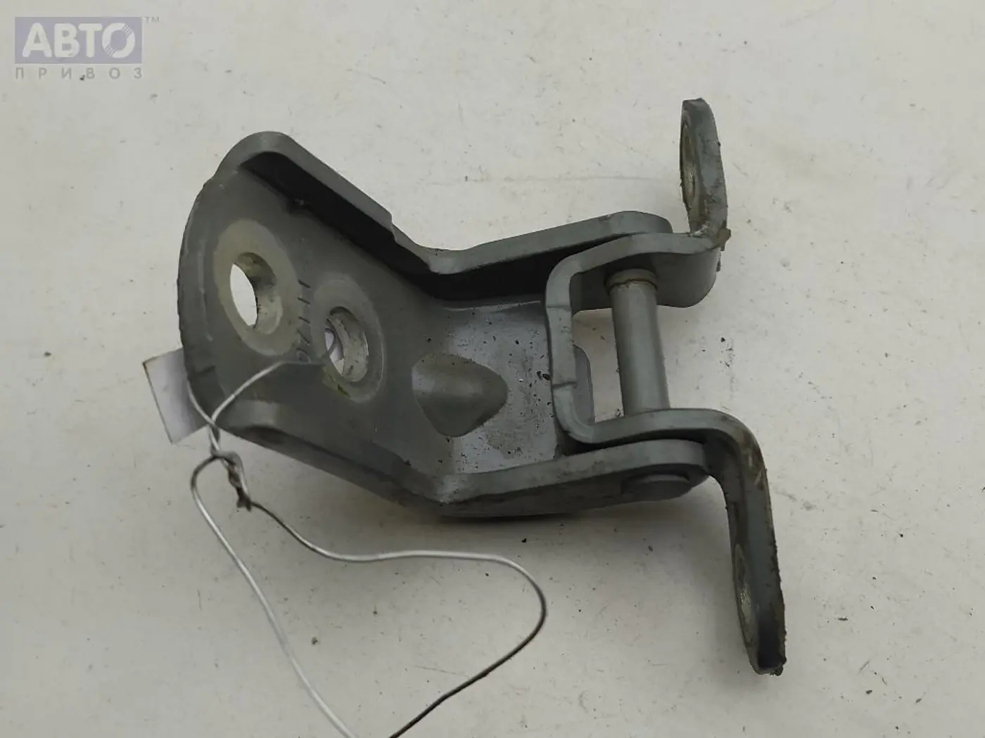 Петли к Nissan Micra 2011