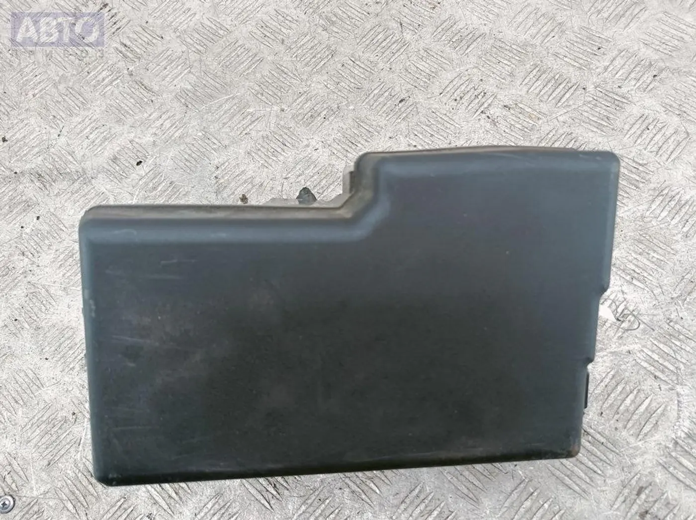 Короб предохранителей к Mazda 5 2005
