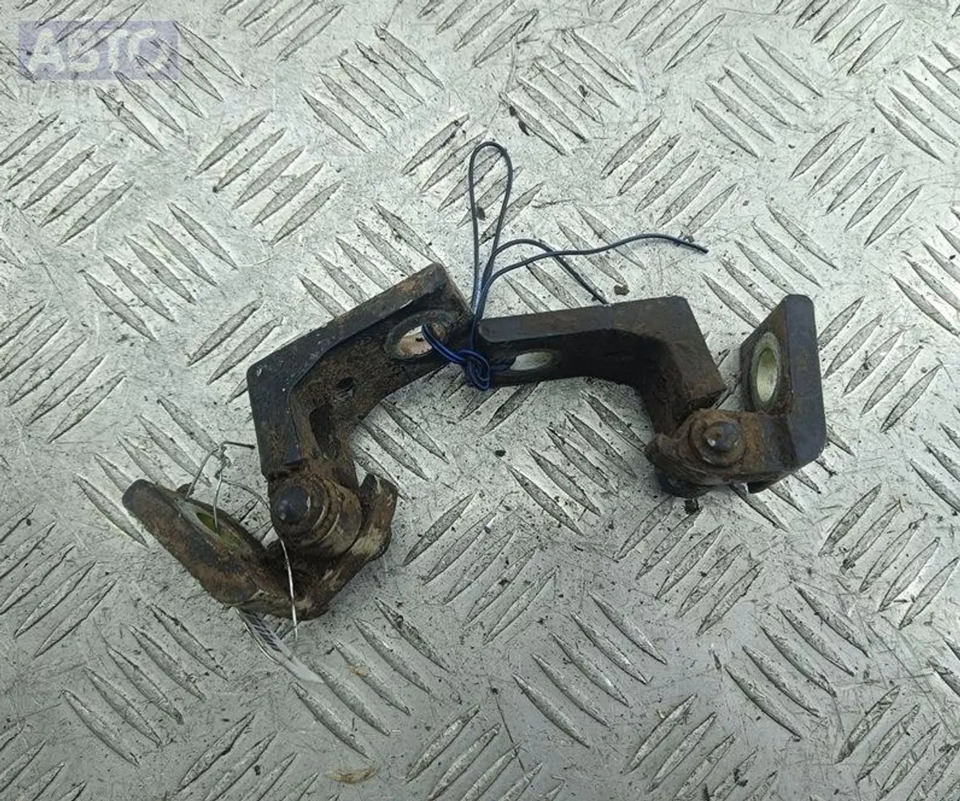 Петли к Skoda Fabia 2002