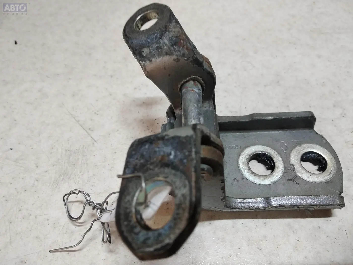Петли к Nissan Tiida 2008