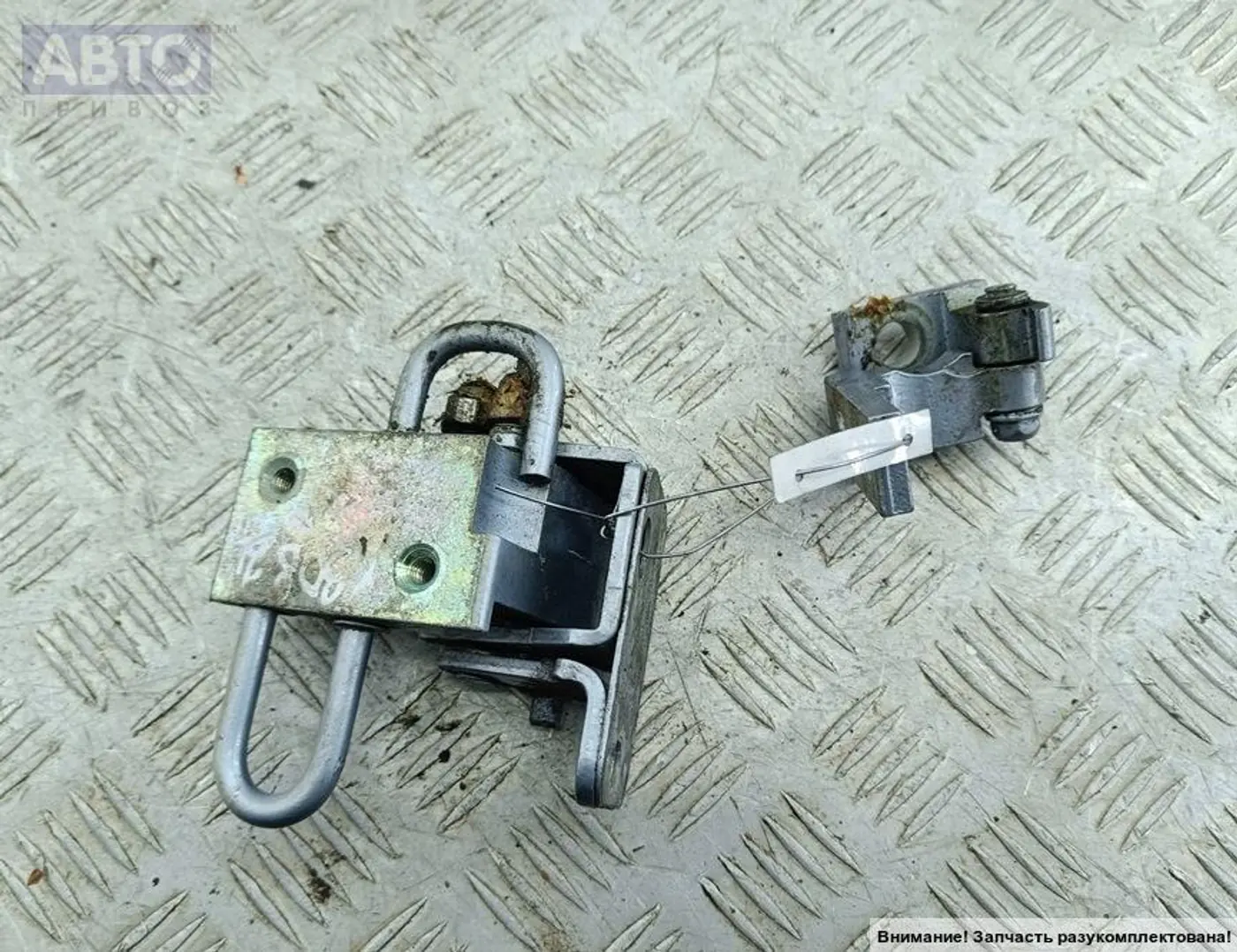 Петли к Volkswagen Passat 2002