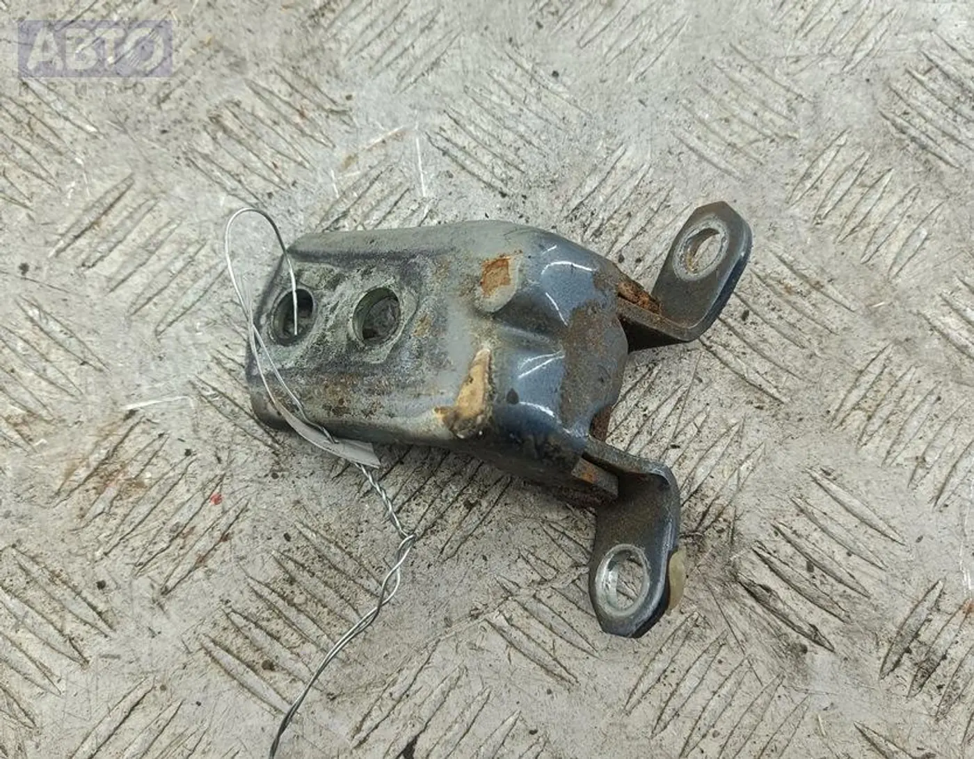 Петли к Nissan Micra 2012