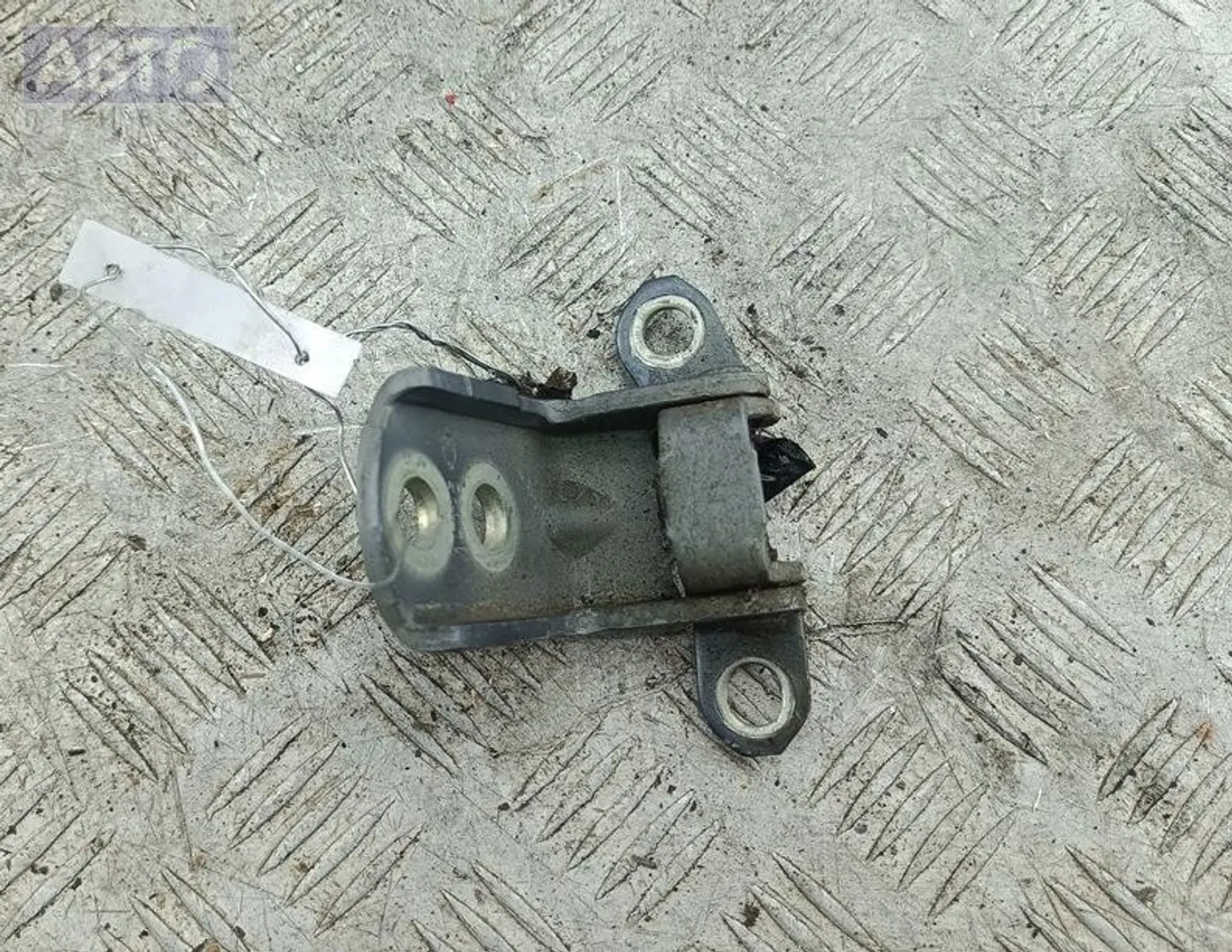Петли к Nissan Micra 2012