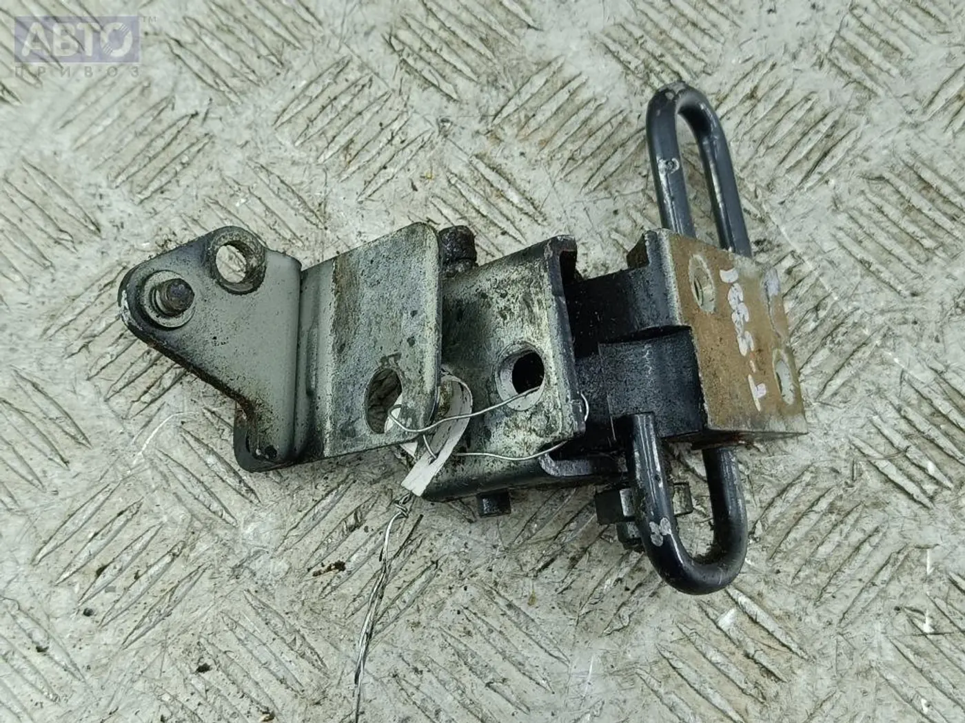 Петли к Volkswagen Passat 2001