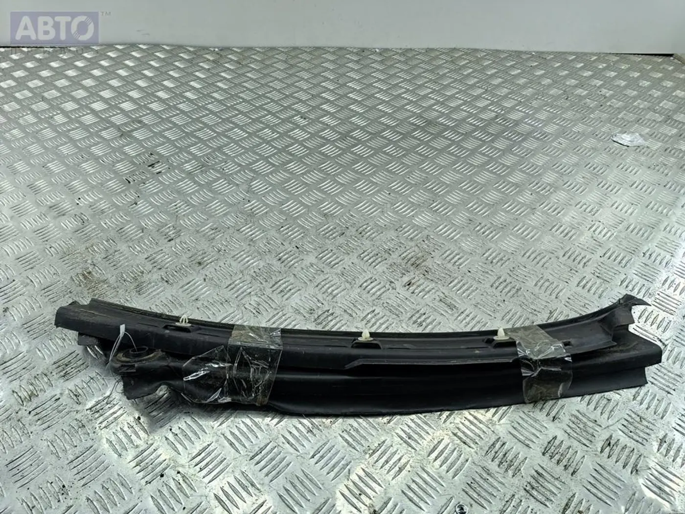 Дождевик к Volkswagen Passat 1990