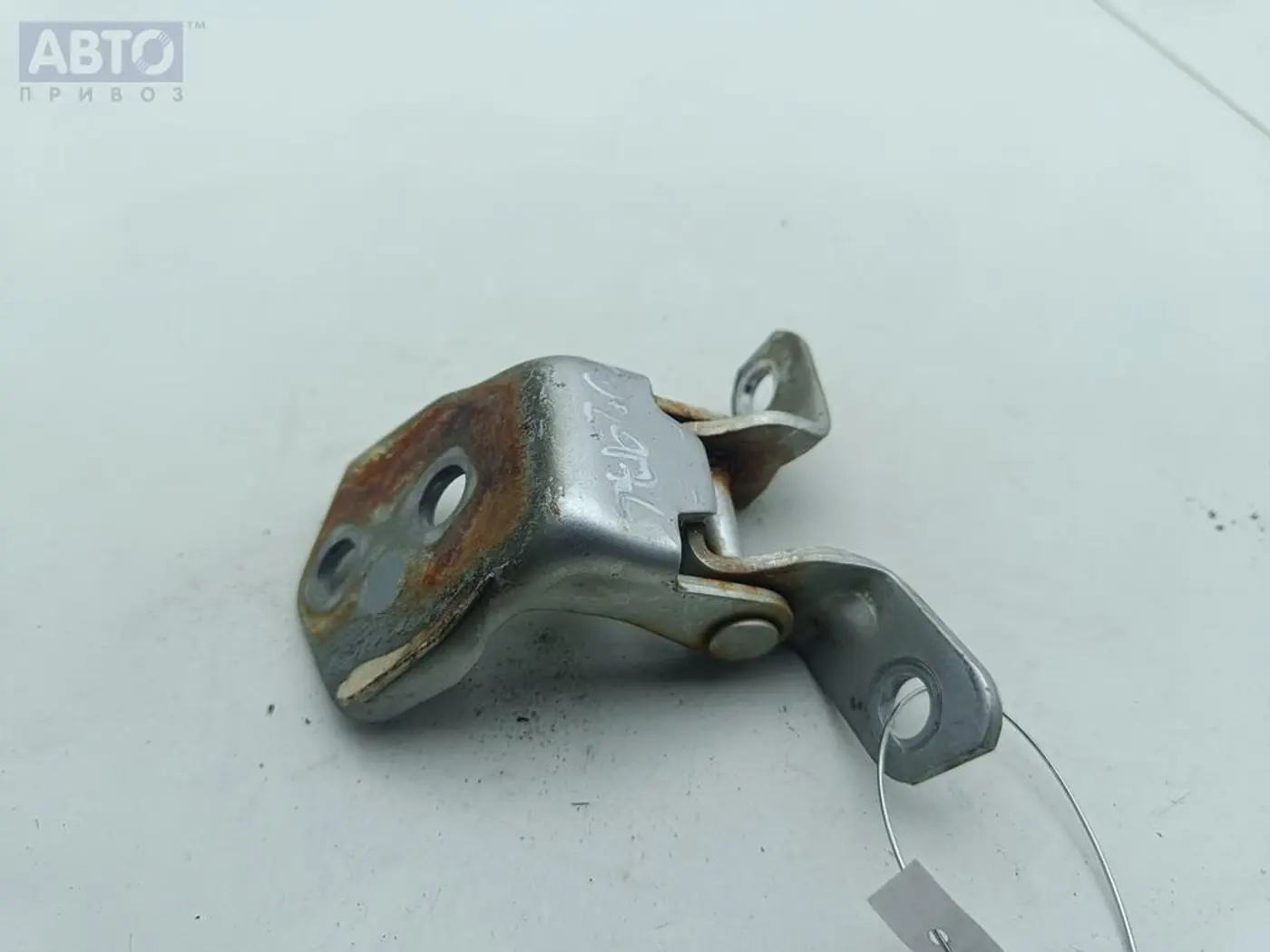 Петля двери к Mazda 6 2010