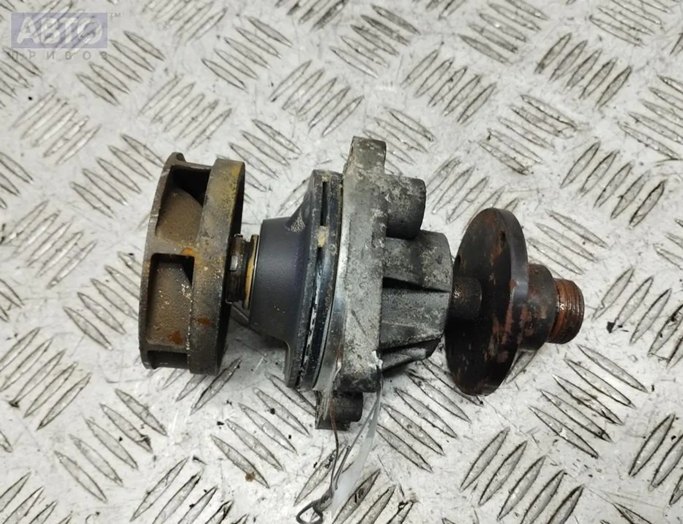 Помпа к BMW 5 series 2000