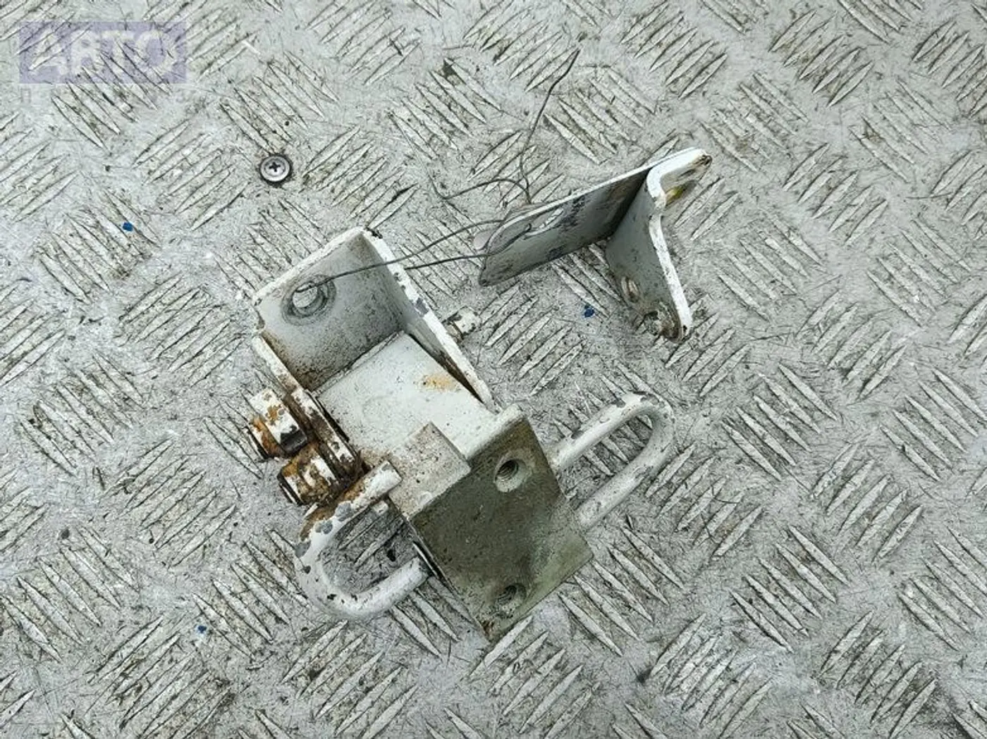 Петли к Volkswagen Passat 2002
