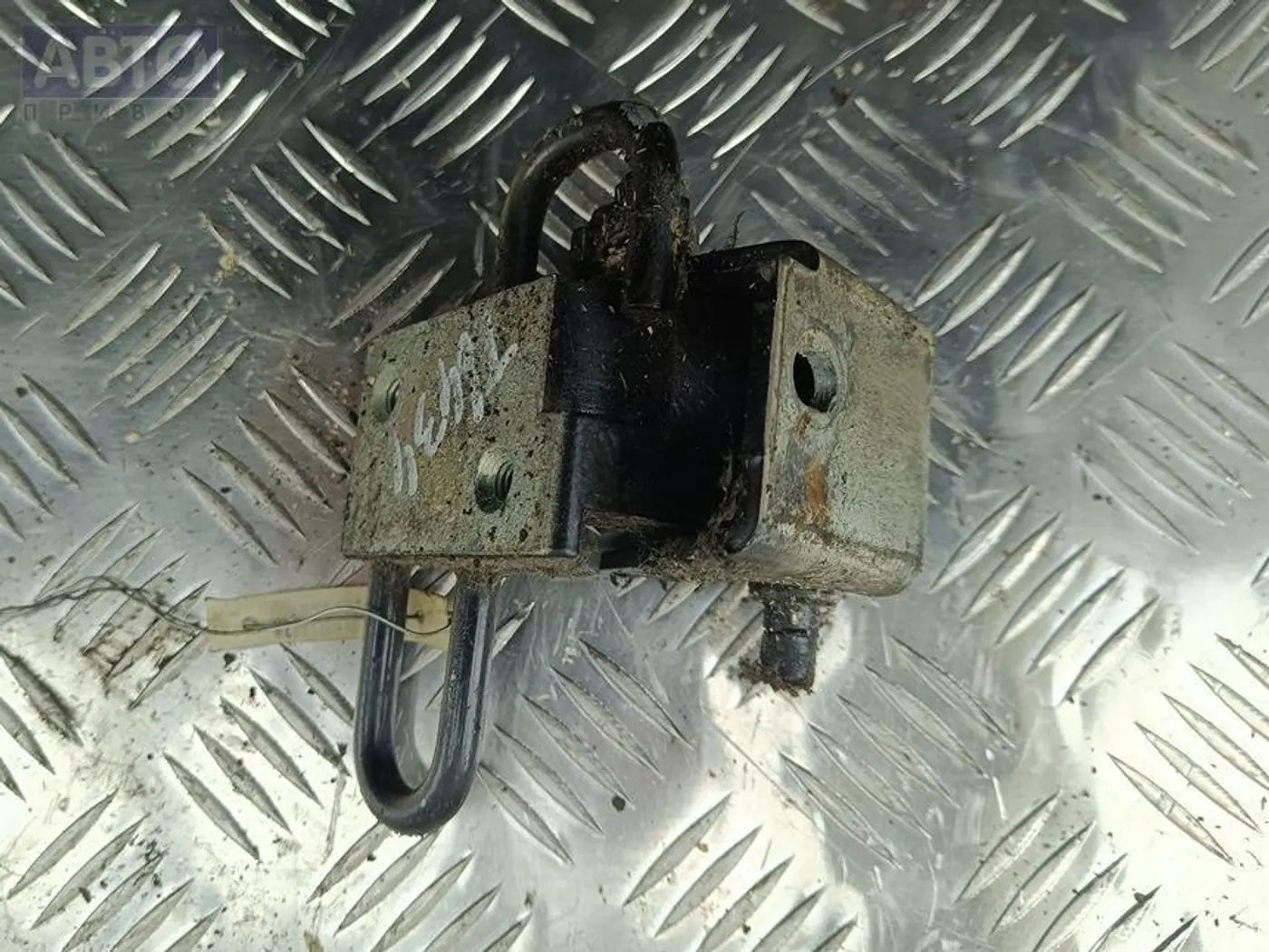 Петли к Volkswagen Passat 2004