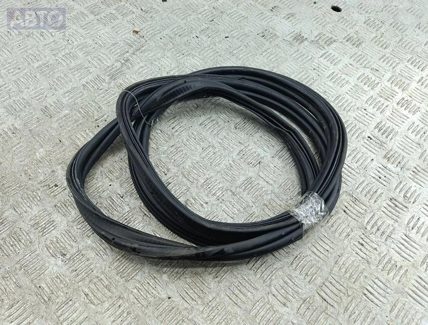 Уплотнитель к Volkswagen Jetta 2005