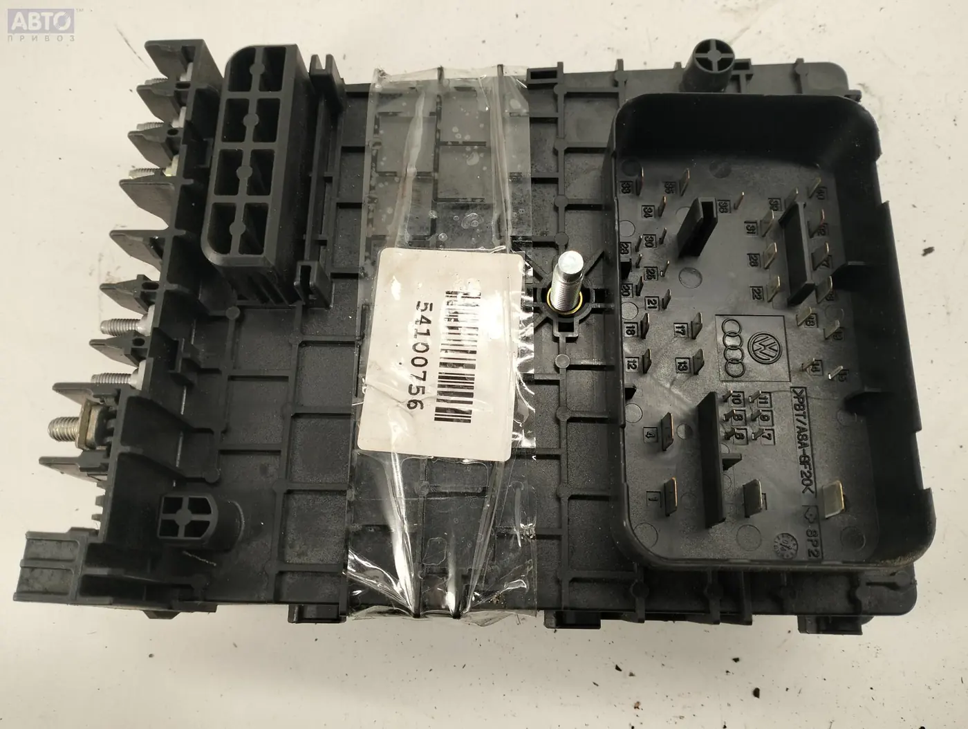 Короб предохранителей к Volkswagen Passat 2006