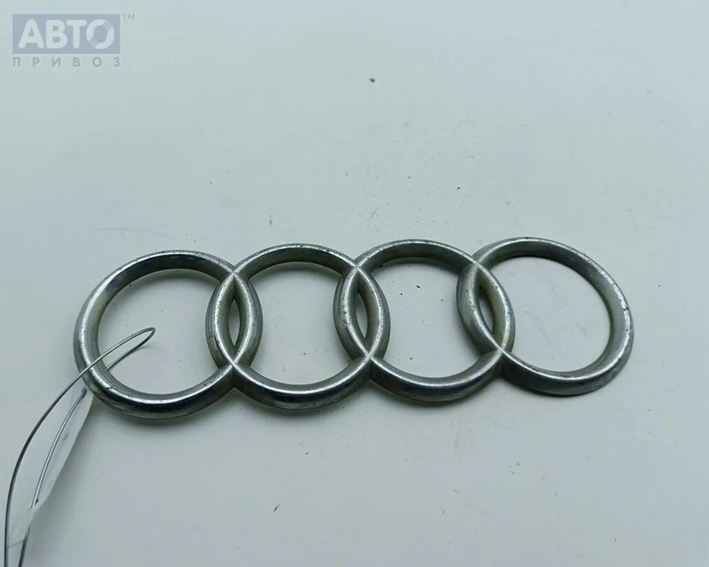 Эмблема к Audi A4 1996