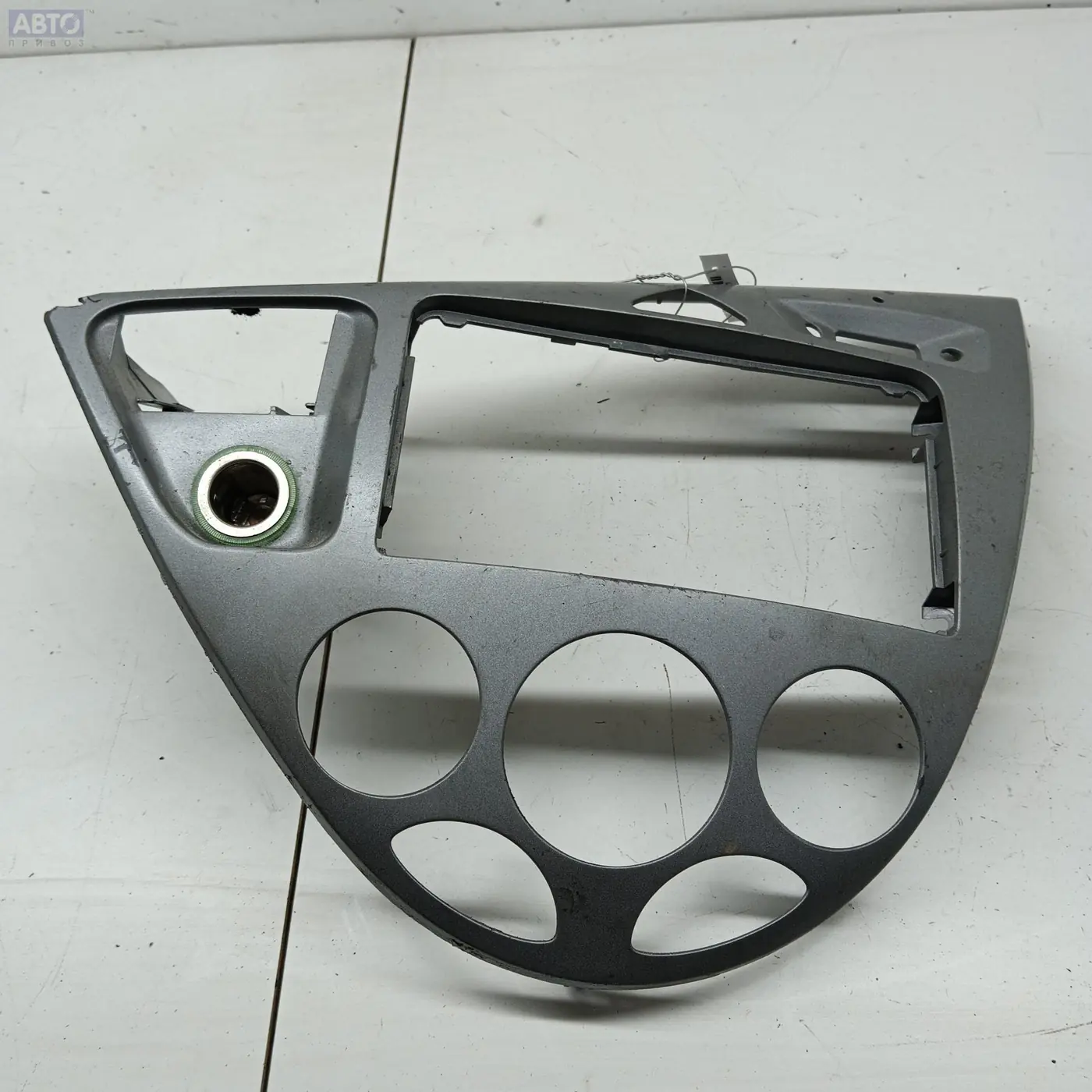 Рамка под магнитолу к Ford Focus 2001
