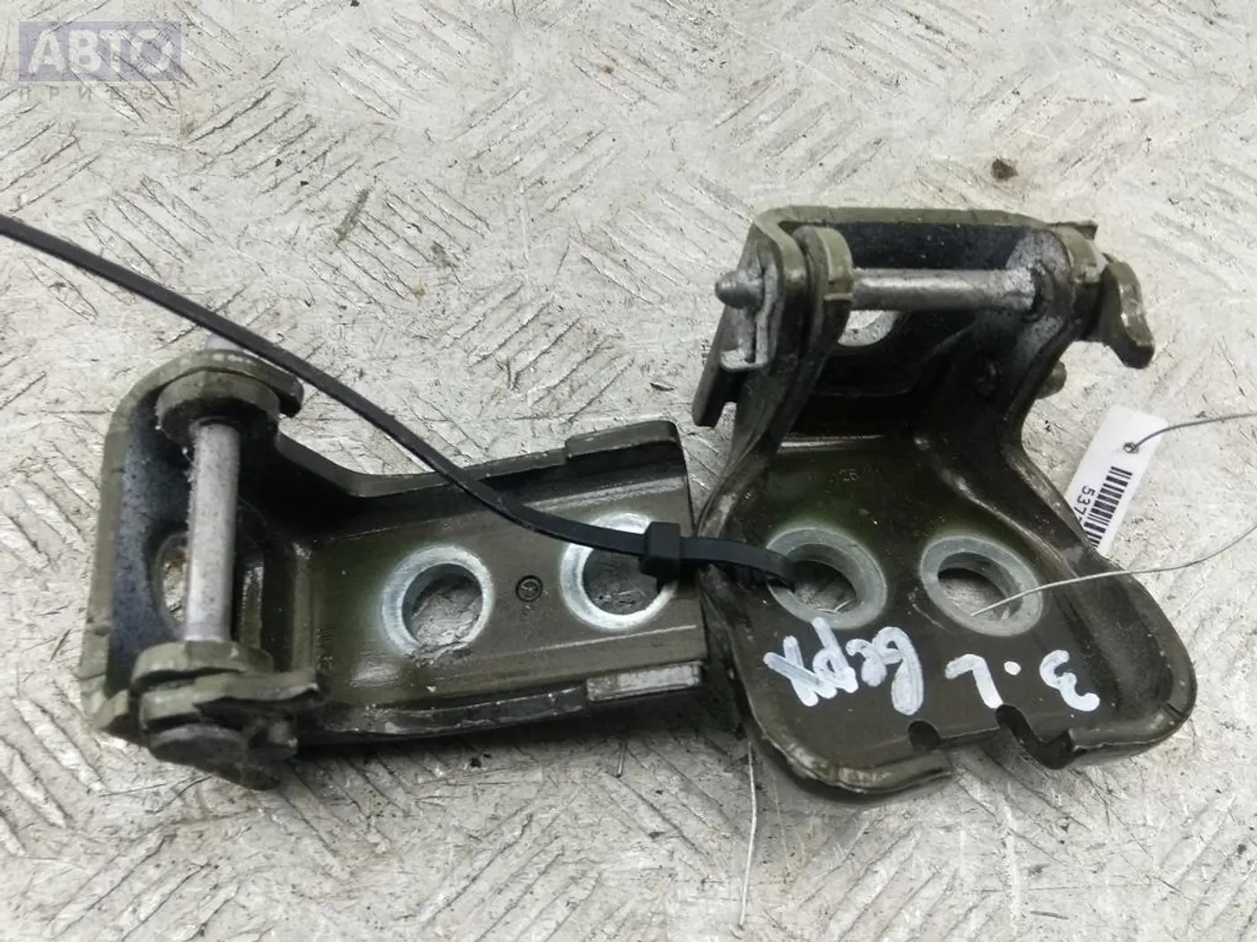 Петли к Peugeot 3008 2011
