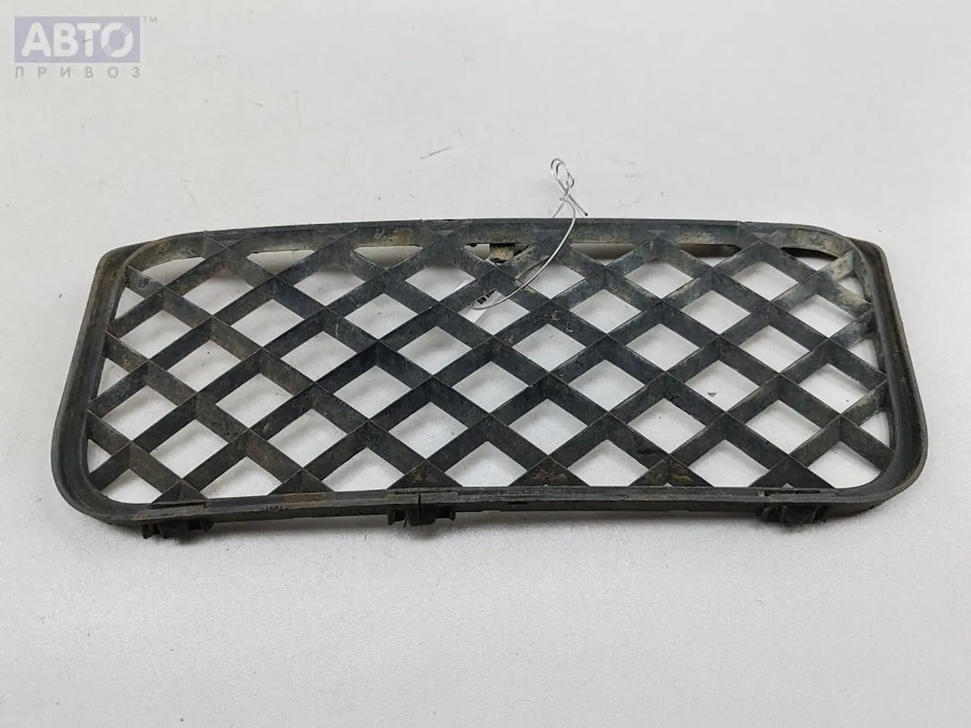 Решетка бампера к Volkswagen Touareg 2006