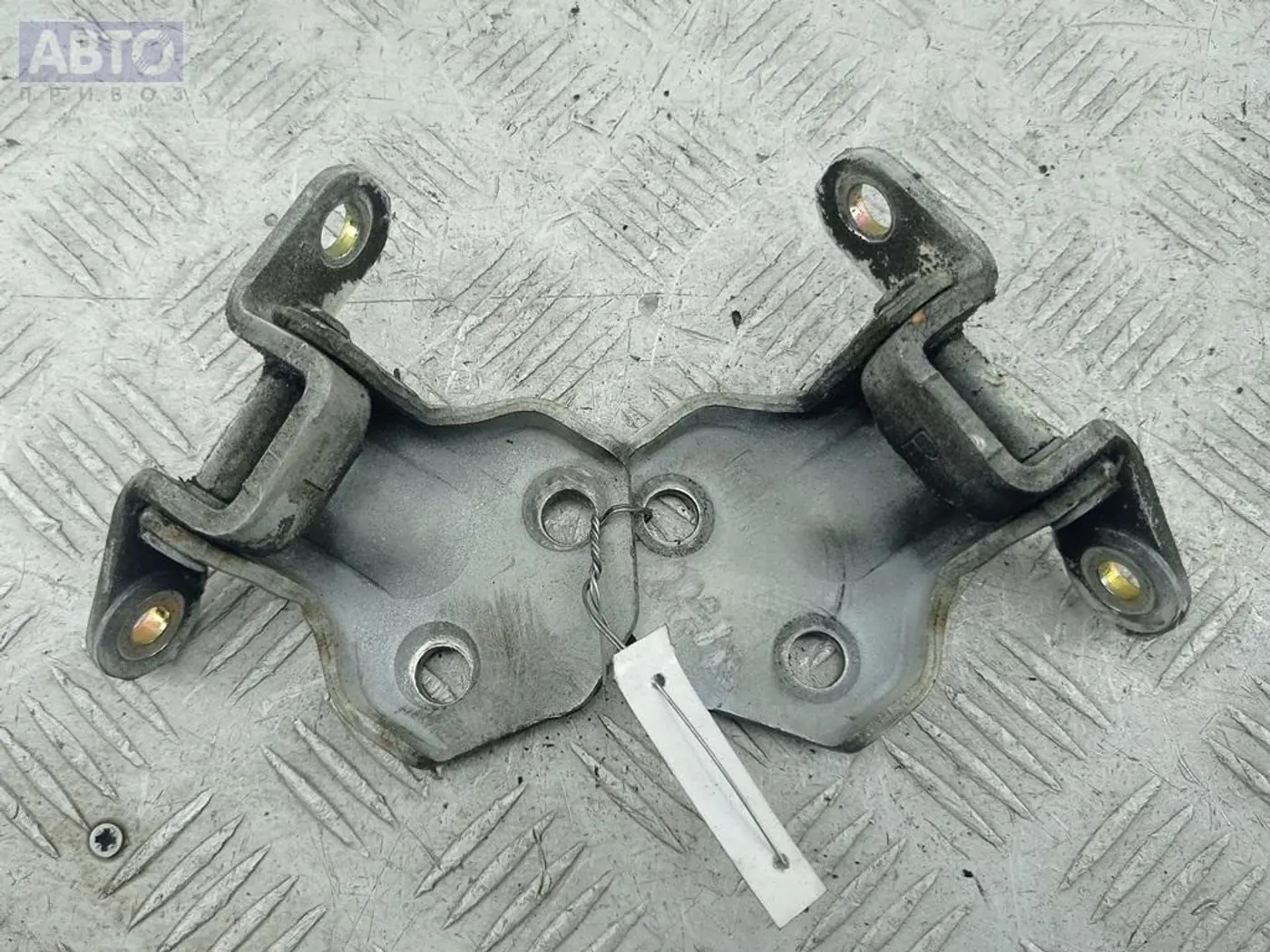 Петли к Mazda 323 1995